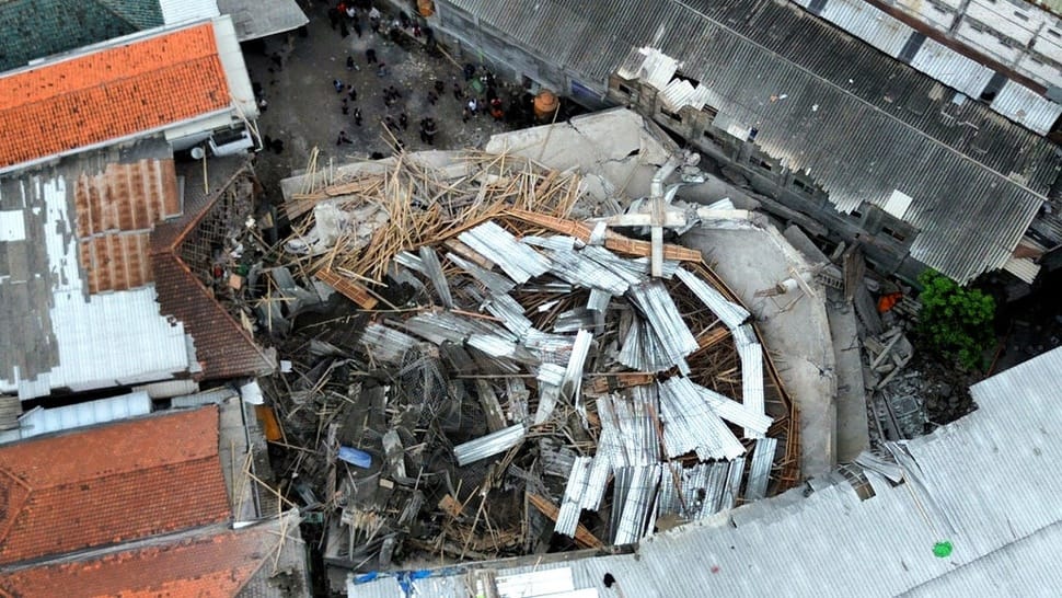 antarafoto bangunan musala pondok al khoziny sidoarjo ambruk 1759152142 ratio 16x9