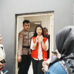 Laras Faizati saat menjalani persidangan di Pengadilan Negeri Jakarta Selatan terkait kasus UU ITE