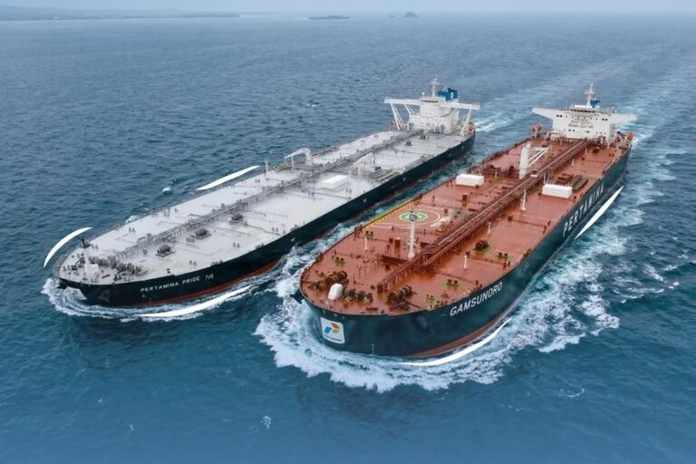 Kapal tanker minyak di perairan Selat Hormuz di tengah krisis energi Indonesia Maret 2026